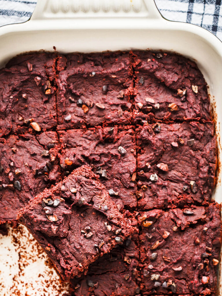 Veganer Rote-Bete-Brownie (vegan & ohne raffinierten Zucker)