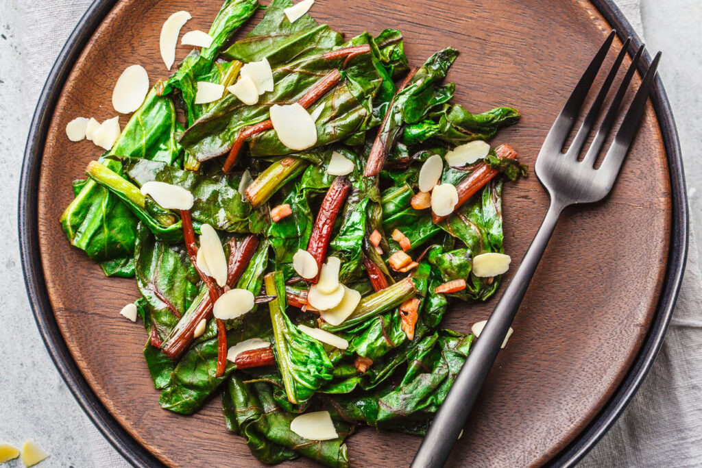 Warmer Salat aus Rote-Bete-Blättern