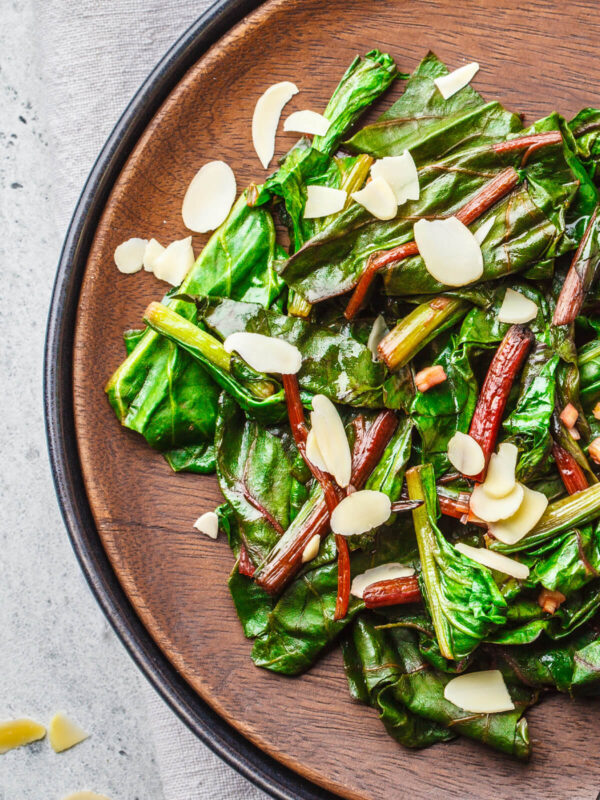 Warmer Salat aus Rote-Bete-Blättern