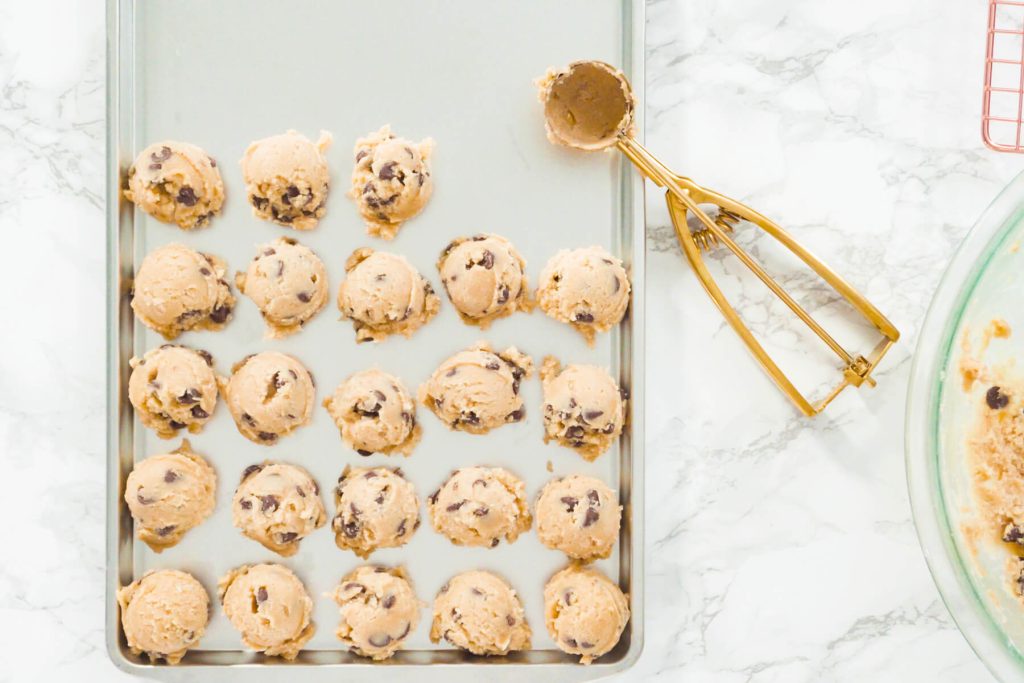 Weiche Plätzchen mit Schokostückchen (American Chocolate Chip Cookies)