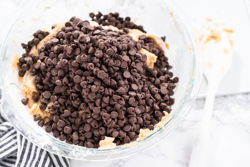 Weiche Plätzchen mit Schokostückchen (American Chocolate Chip Cookies)