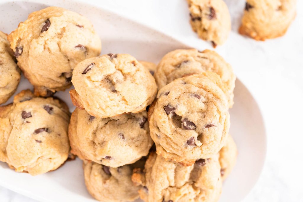 Weiche Plätzchen mit Schokostückchen (American Chocolate Chip Cookies)