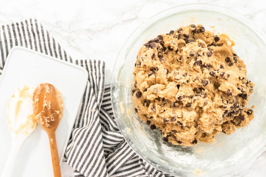 Weiche Plätzchen mit Schokostückchen (American Chocolate Chip Cookies)