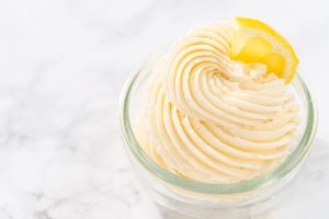 Zitronen-Buttercreme