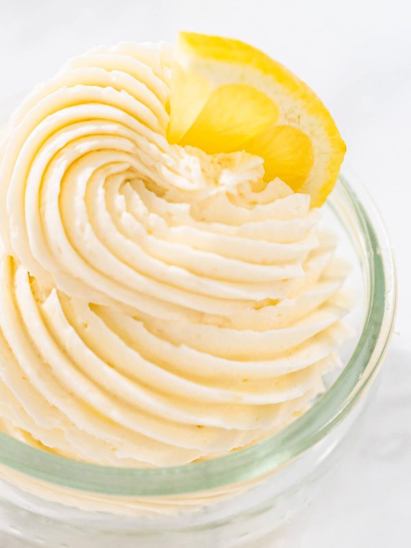 Zitronen-Buttercreme