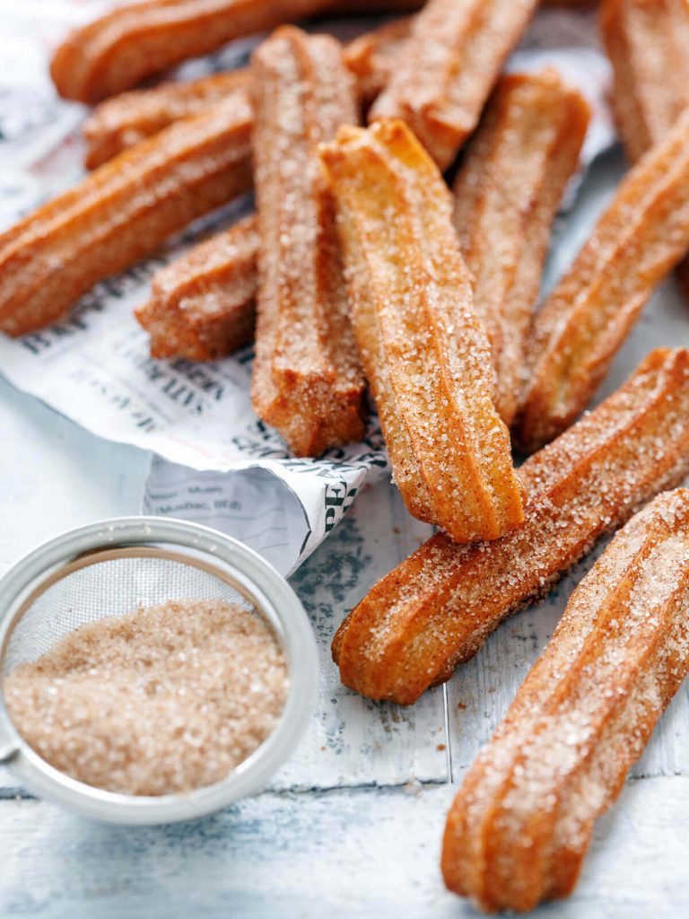 Klassische Churros mit Schokoladensauce