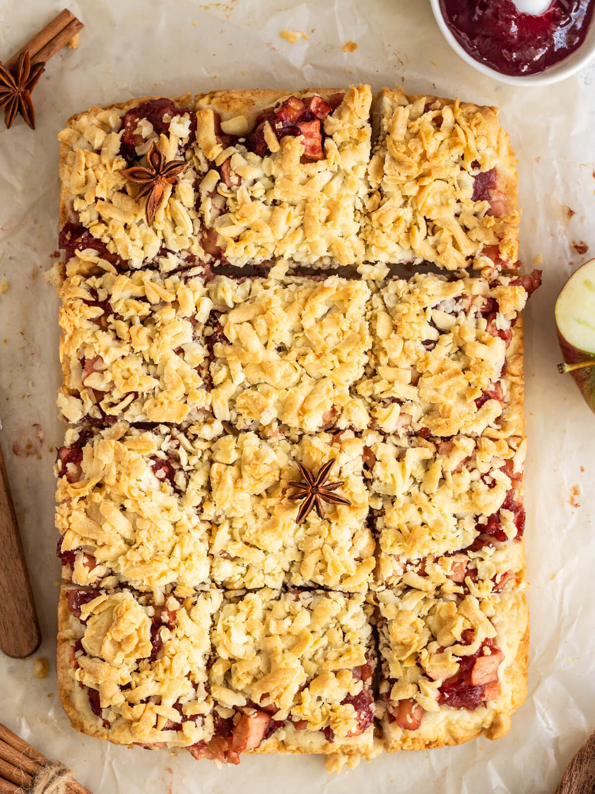 Apfel-Streuselschnitten mit Konfitüre (Blechdessert)