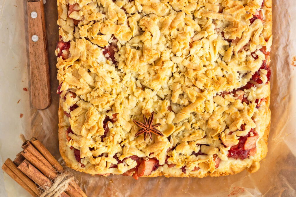 Apfel-Streuselschnitten mit Konfitüre (Blechdessert)