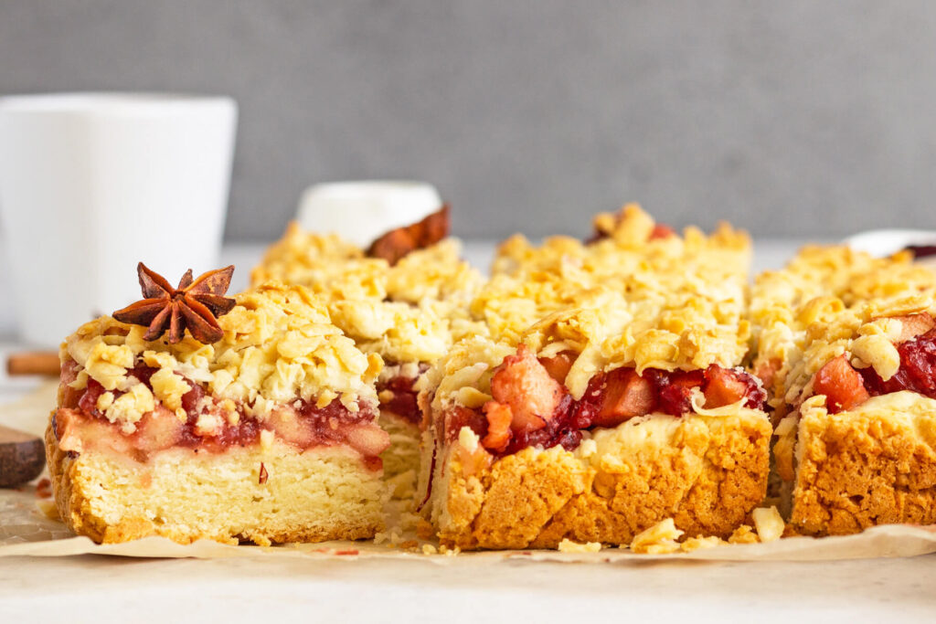 Apfel-Streuselschnitten mit Konfitüre (Blechdessert)