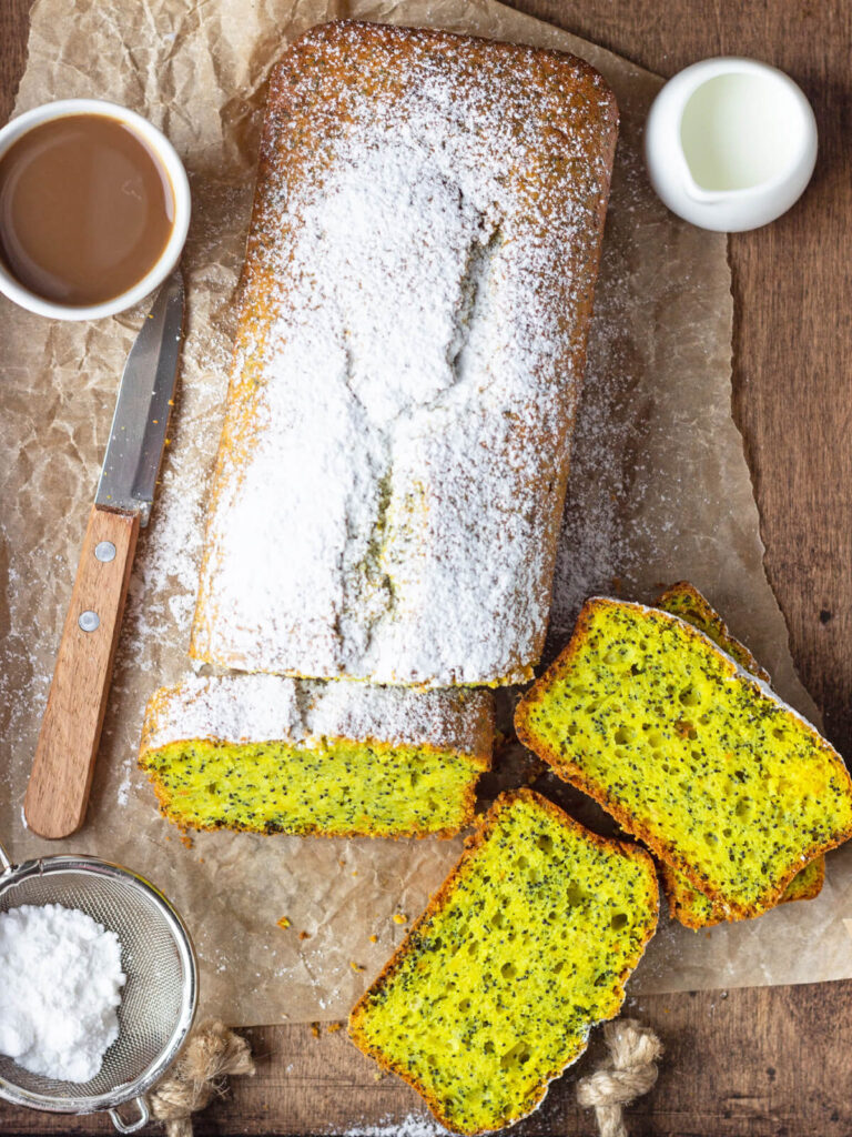 Aromatischer Zitronen-Kastenkuchen mit Mohn und Kurkuma