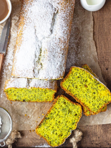 Aromatischer Zitronen-Kastenkuchen mit Mohn und Kurkuma