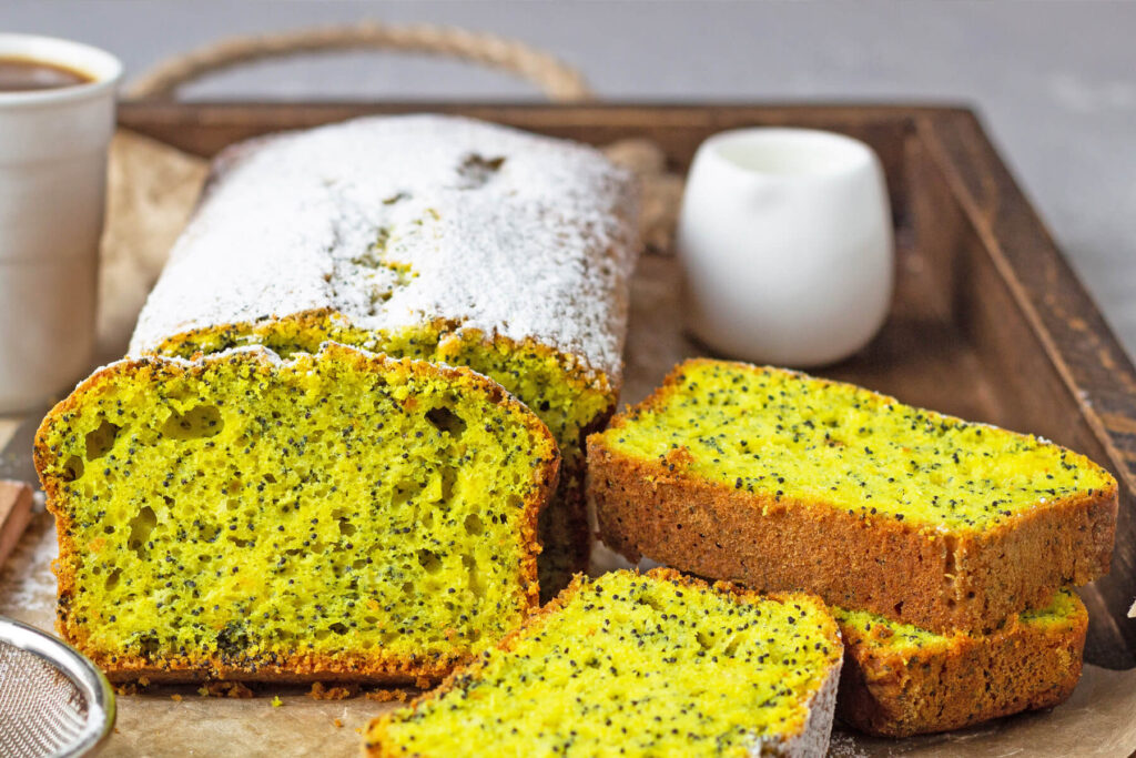 Aromatischer Zitronen-Kastenkuchen mit Mohn und Kurkuma