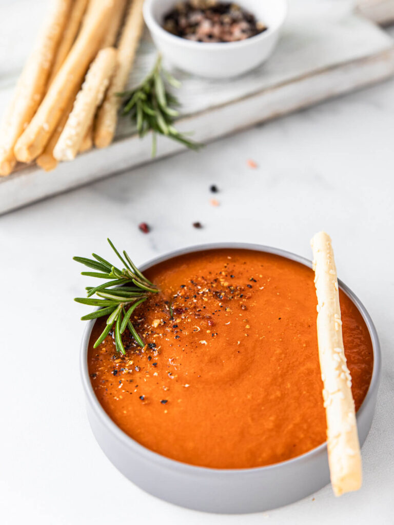 Cremige Tomatensuppe mit Mandelmilch