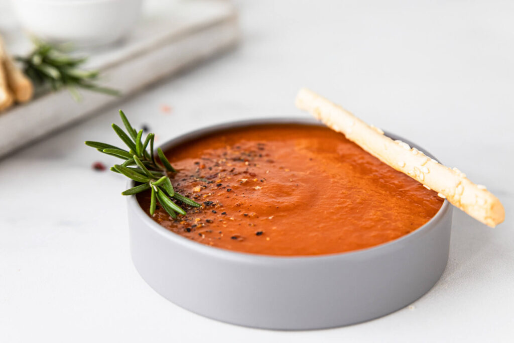 Cremige Tomatensuppe mit Mandelmilch