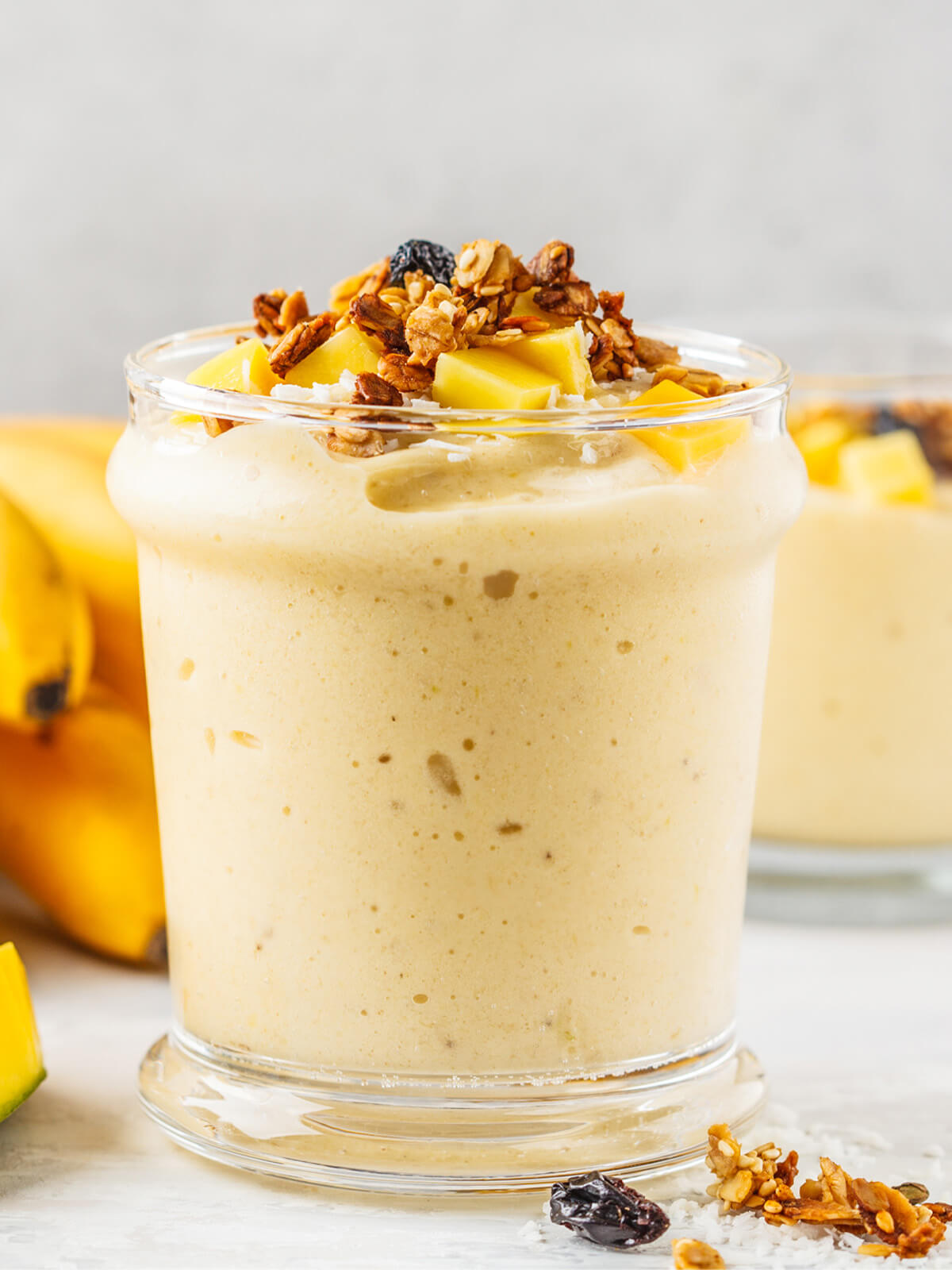 Cremiger Mango-Bananen-Smoothie mit Kokosmilch - vegan & ohne Zucker