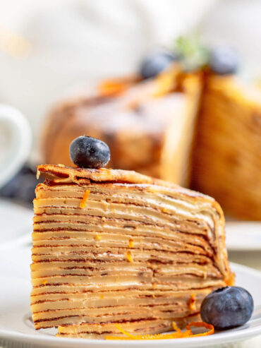 Crêpe-Torte mit zarter Orangennote (Orangen-Crêpe-Kuchen)