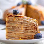 Crêpe-Torte mit zarter Orangennote (Orangen-Crêpe-Kuchen)