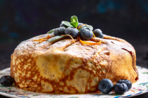 Crêpe-Torte mit zarter Orangennote (Orangen-Crêpe-Kuchen)