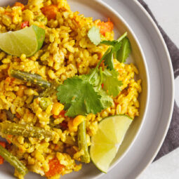 Curry-Reis mit Gemüse und Kokosmilch