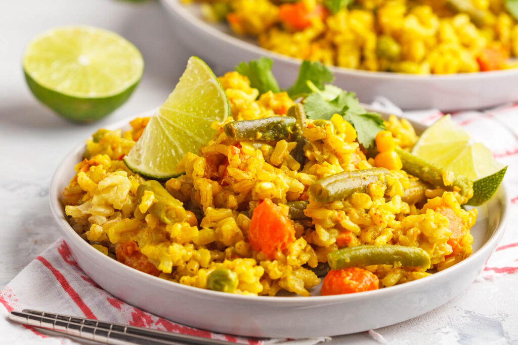 Curry-Reis mit Gemüse und Kokosmilch