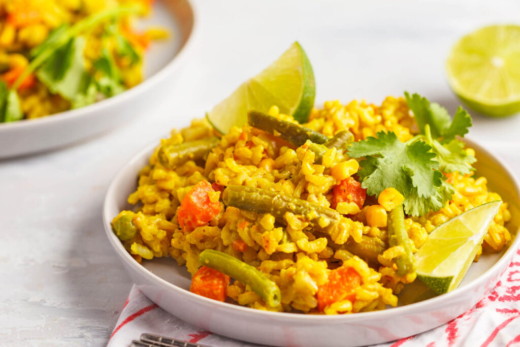 Curry-Reis mit Gemüse und Kokosmilch