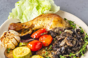 Gefülltes Hähnchen mit Zwiebel-Champignon-Füllung