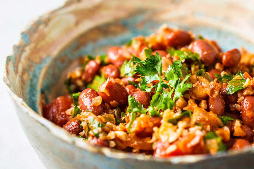 Georgisches Lobia (Bohnenpfanne mit Walnüssen und Kräutern)