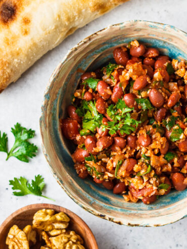 Georgisches Lobia (Bohnenpfanne mit Walnüssen und Kräutern)