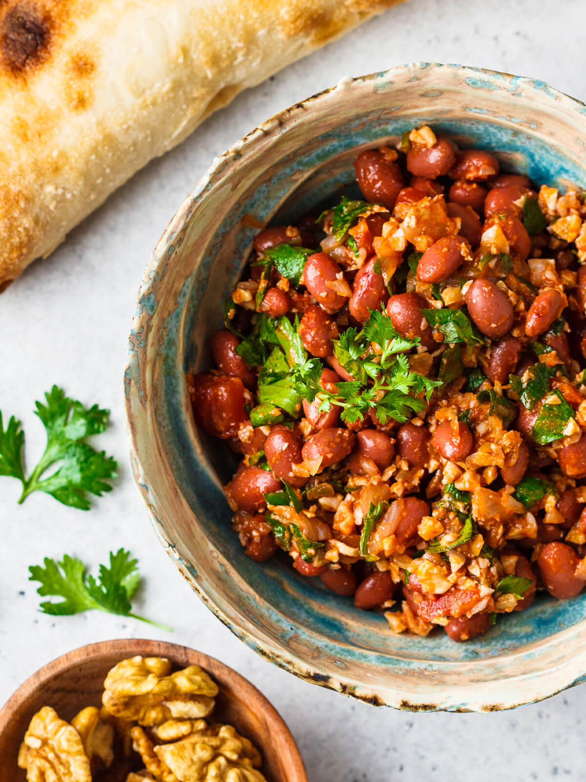 Georgisches Lobia (Bohnenpfanne mit Walnüssen und Kräutern)