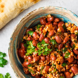 Georgisches Lobia (Bohnenpfanne mit Walnüssen und Kräutern)