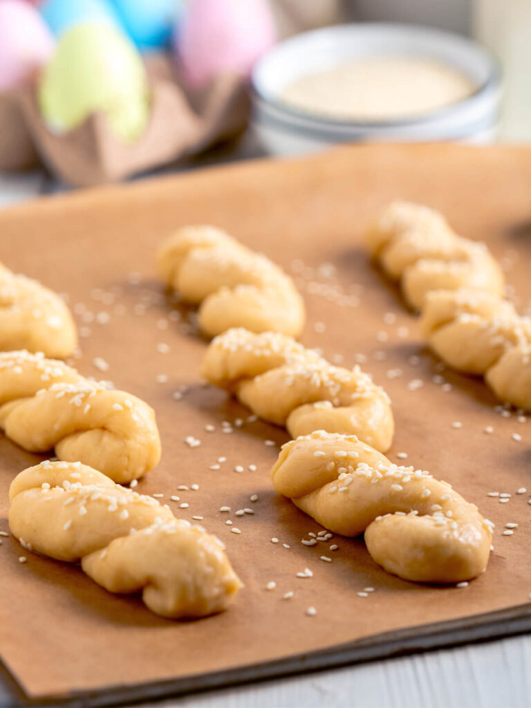Griechische Osterkekse mit Sesam (Koulourakia)
