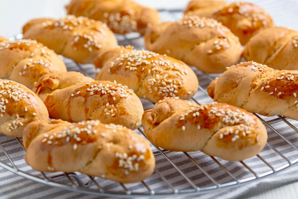 Griechische Osterkekse mit Sesam (Koulourakia)