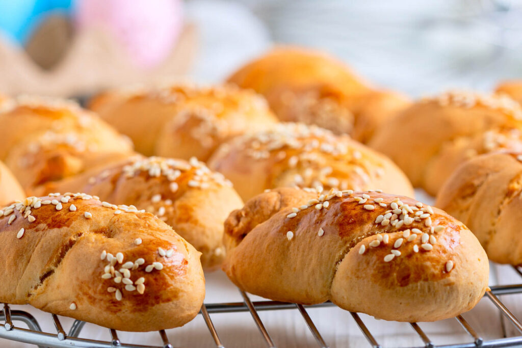Griechische Osterkekse mit Sesam (Koulourakia)