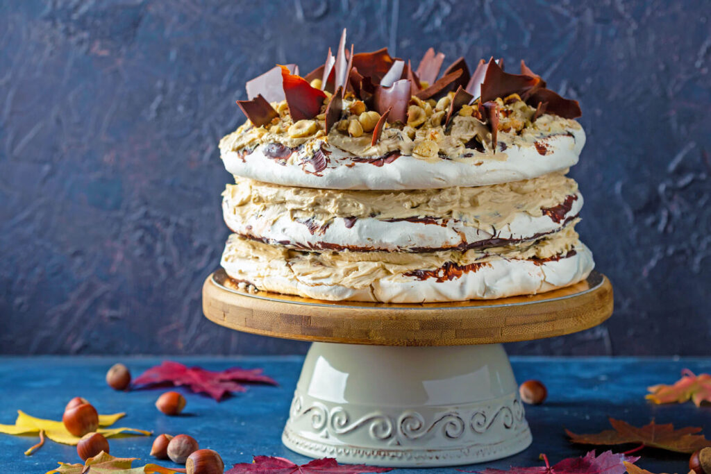 Haselnuss-Baiser-Torte mit Charlotte-Crème