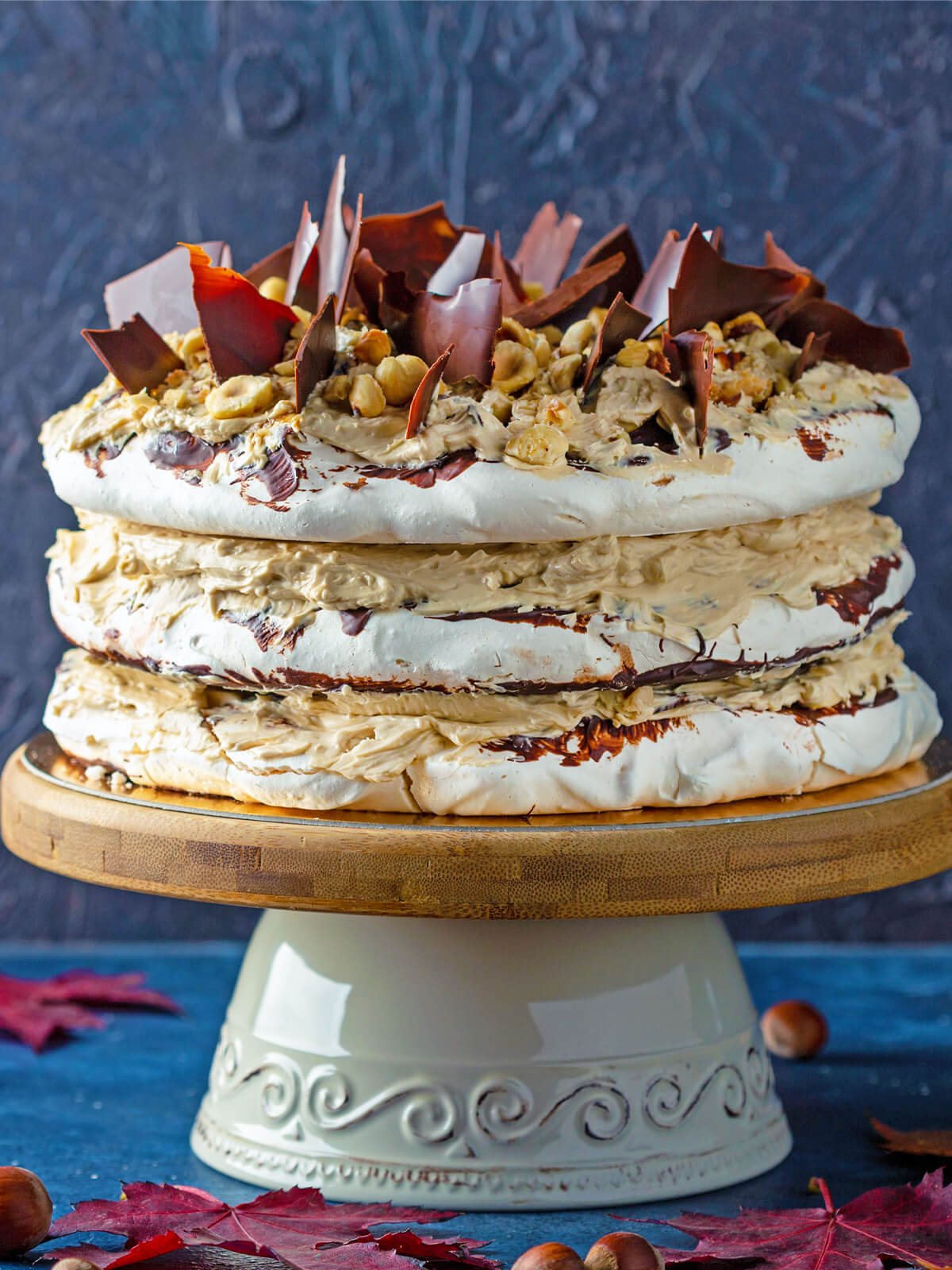 Haselnuss-Baiser-Torte mit Charlotte-Creme