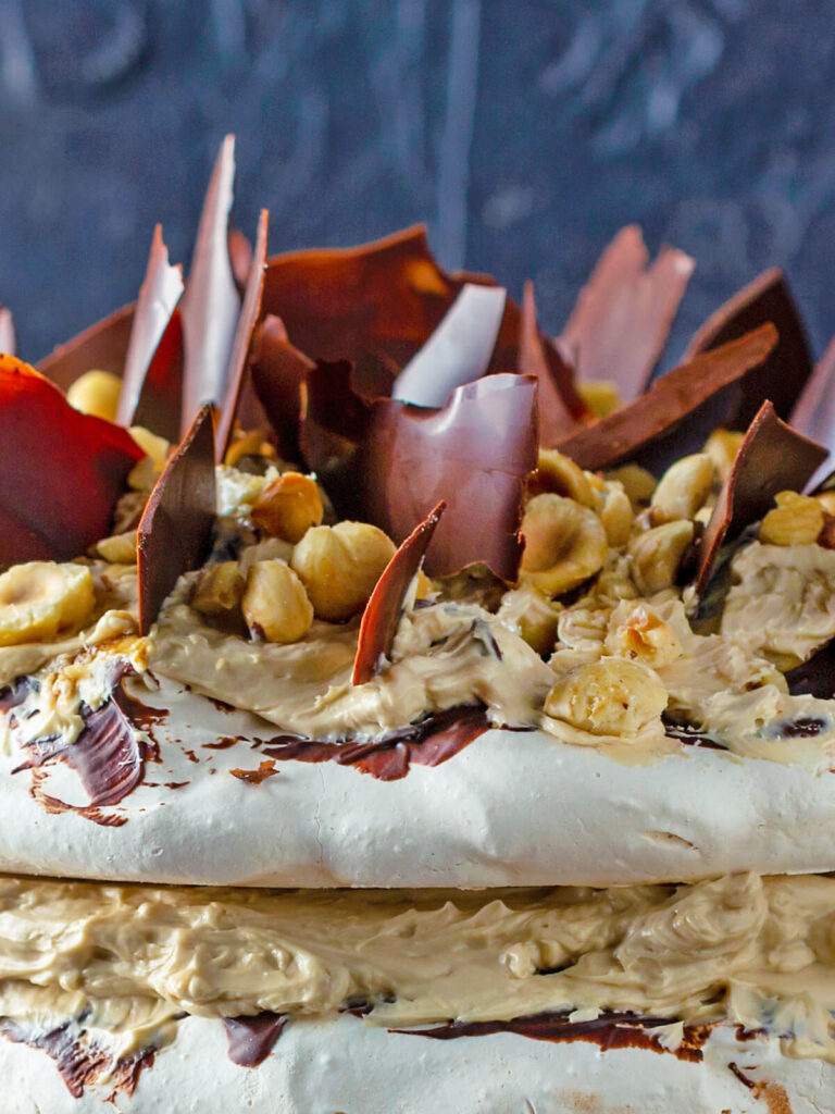 Haselnuss-Baiser-Torte mit Charlotte-Crème