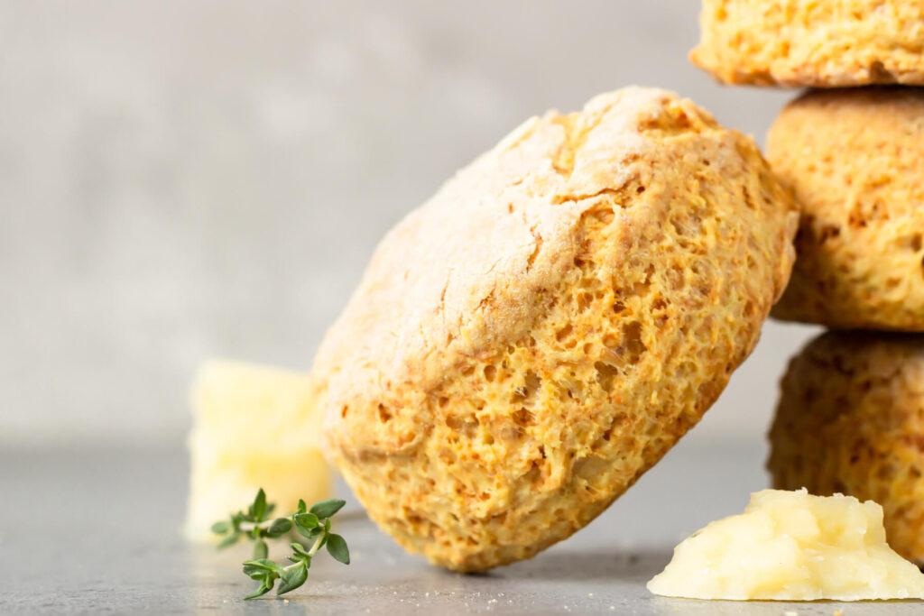 Käse-Scones mit Maismehl - Schnelle Brotalternative (Cheese Scones)