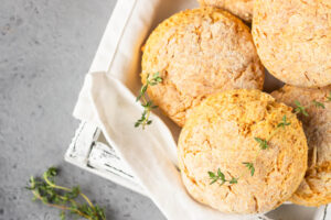 Käse-Scones mit Maismehl - Schnelle Brotalternative (Cheese Scones)