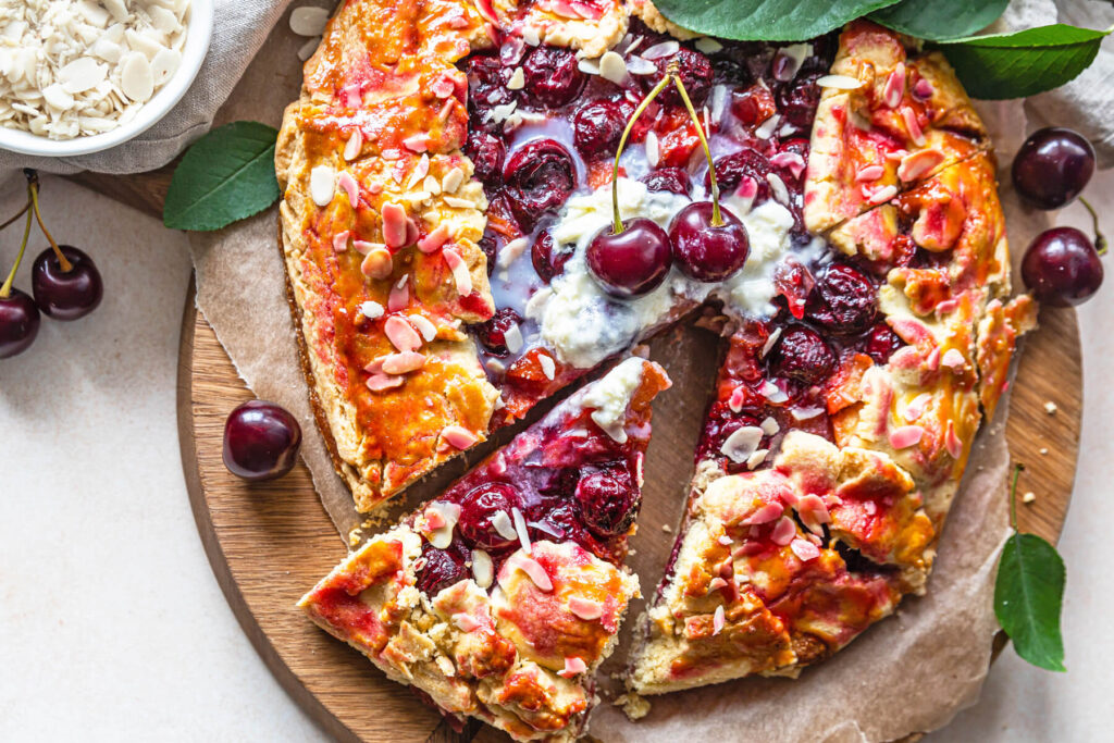 Kirsch-Pfirsich-Galette – Sommerliches Obstgebäck mit knusprigem Boden