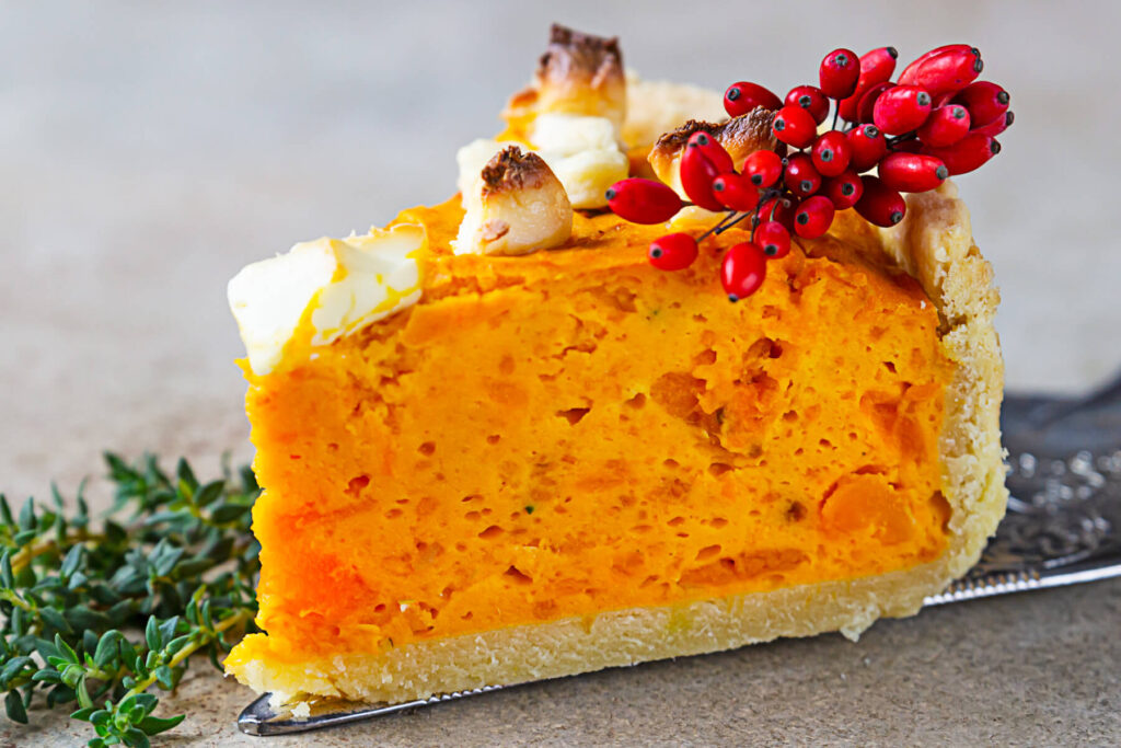 Kürbis-Feta-Kuchen im Mürbeteig - herbstliches Ofengericht