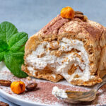 Meringue-Kaffee-Rolle – Luftiger Genuss mit Mascarponecreme & Haselnüssen