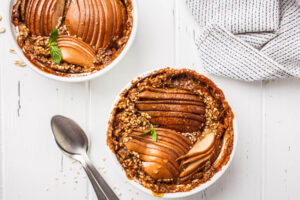 Ofen-Porridge mit Birnen und Zimt (Vegan Baked Oatmeal)
