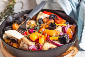 Ofenhähnchen mit Gemüse und Trockenfrüchten