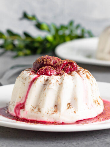 Quark-Bananen-Panna-Cotta mit Kirschsoße – Leicht und Cremig