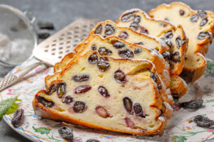 Quarkauflauf mit Rosinen und frischer Orangenzeste