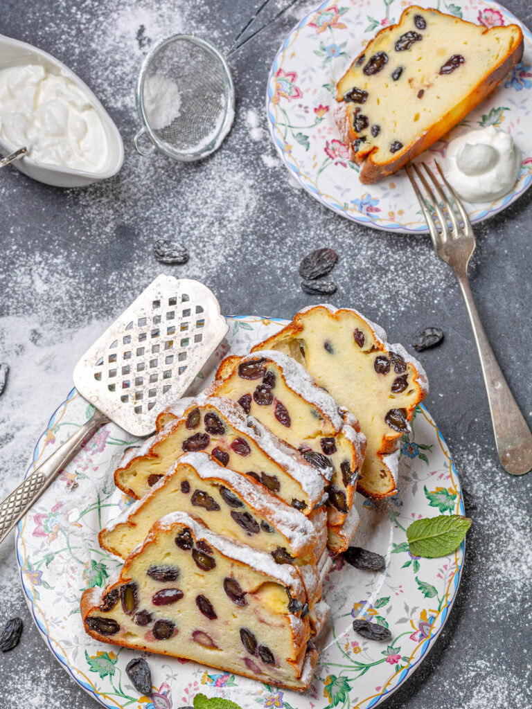 Quarkauflauf mit Rosinen und frischer Orangenzeste