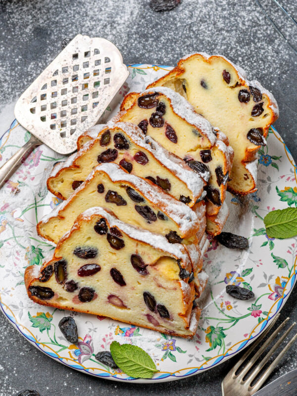 Quarkauflauf mit Rosinen und frischer Orangenzeste