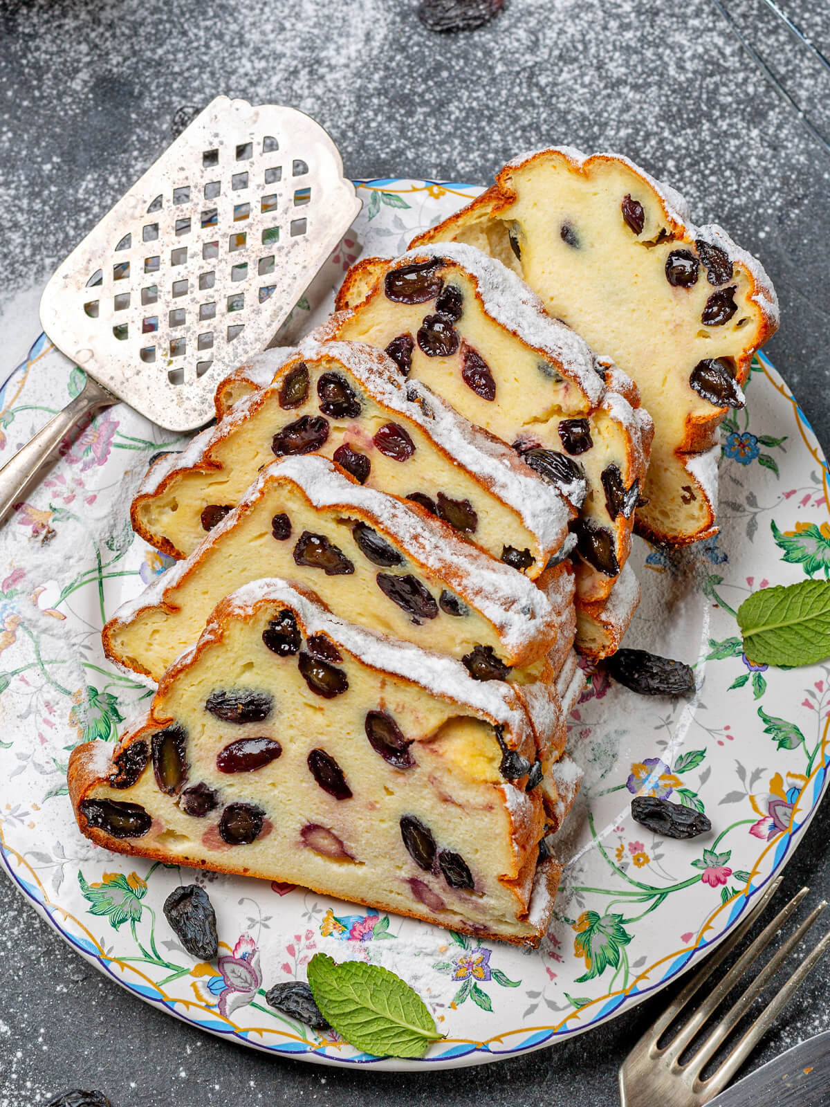 Quarkauflauf mit Rosinen und frischer Orangenzeste