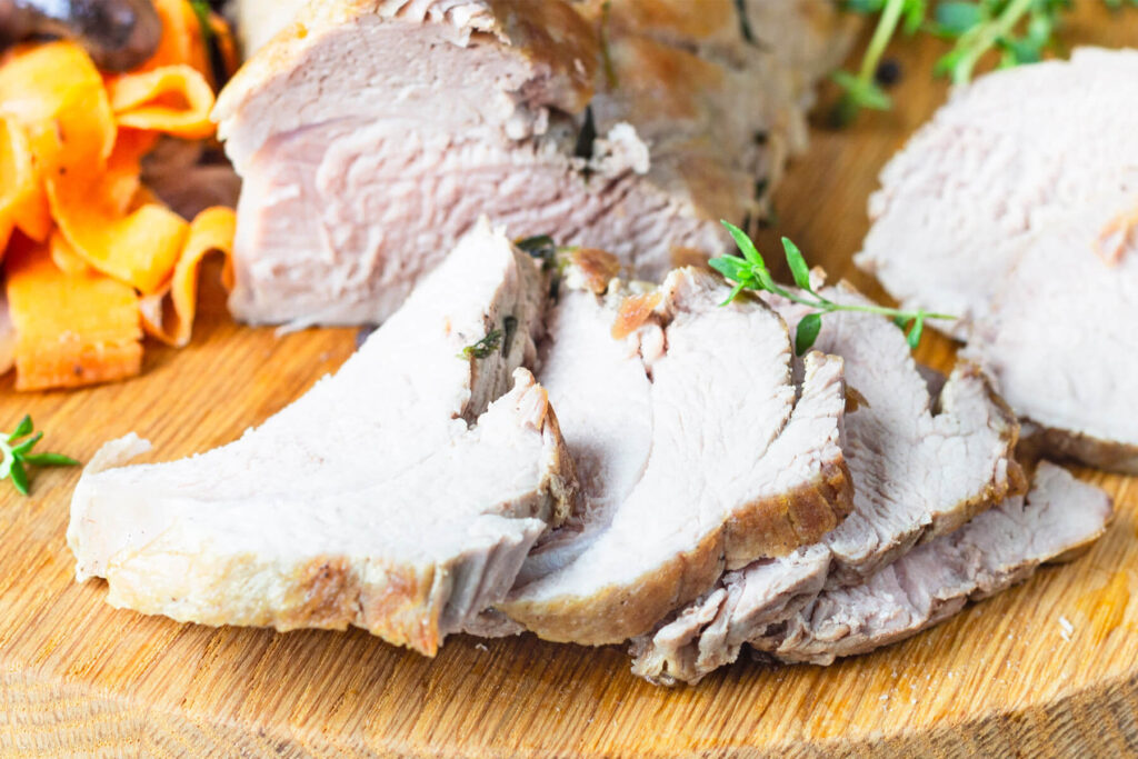 Saftiger Roastbeef mit aromatischem Gemüse aus Waldpilzen und Möhren