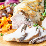 Saftiger Roastbeef mit aromatischem Gemüse aus Waldpilzen und Möhren